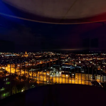 Apartment In Der 30. Etage, Tolle Aussicht, Zentral