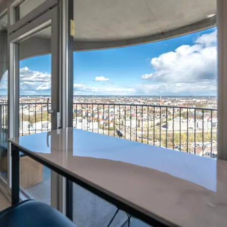 In Der 30. Etage, Tolle Aussicht, Zentral *