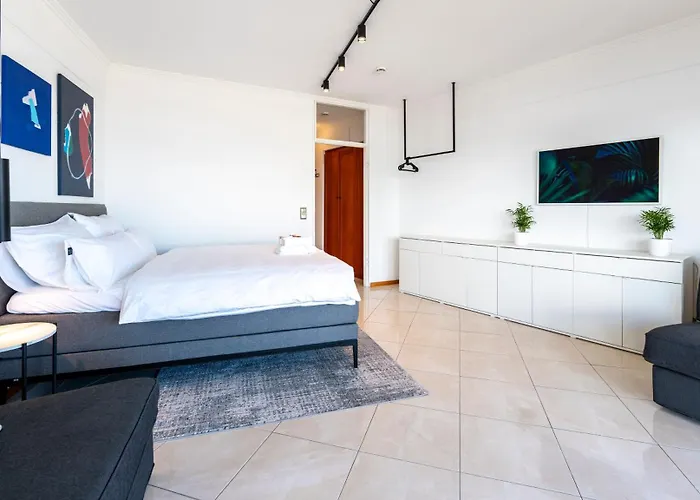 דירה In Der 30. Etage, Tolle Aussicht, Zentral אוגסבורג